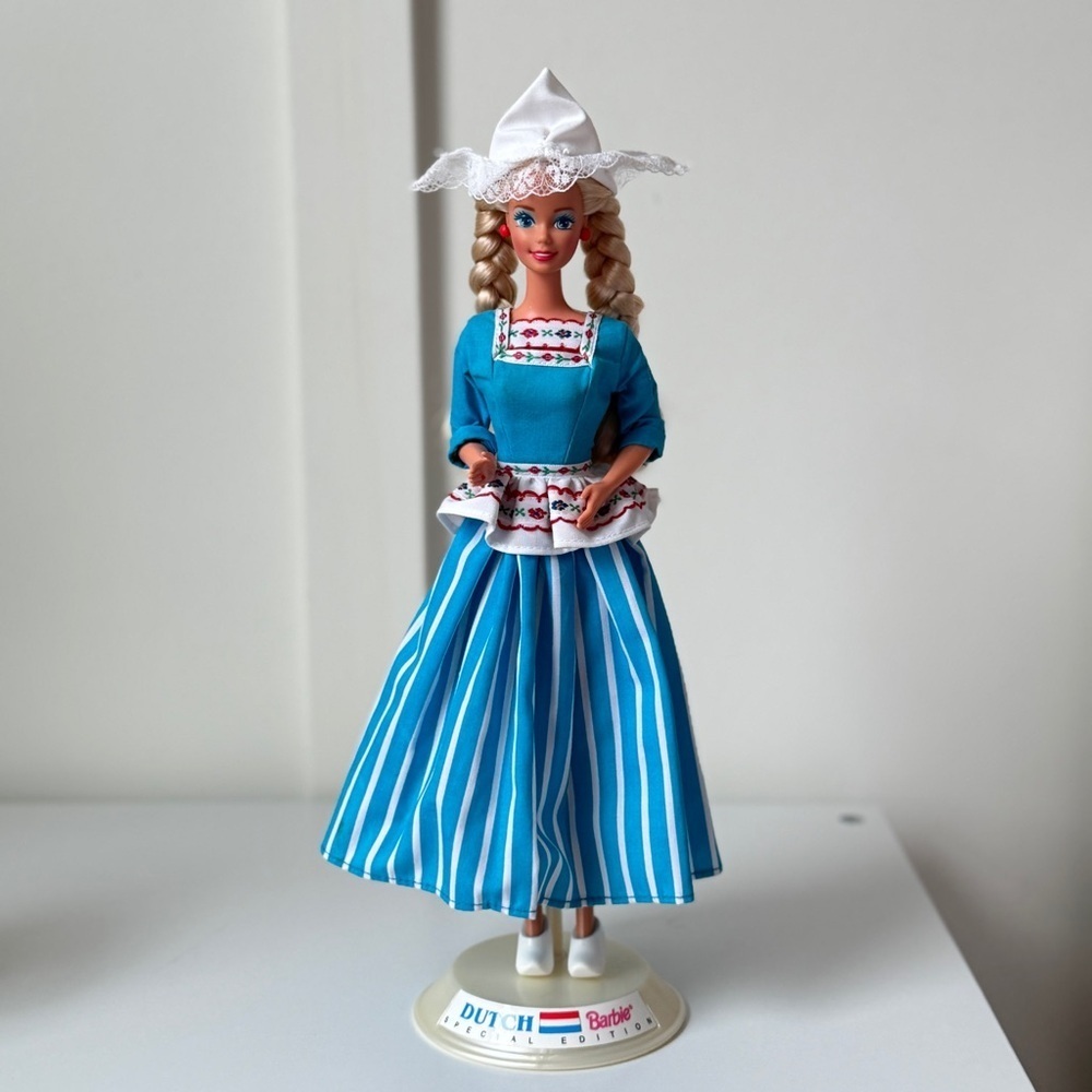 Mattel Dolls of the World Dutch Barbie Doll 1993 Vintage Collectible